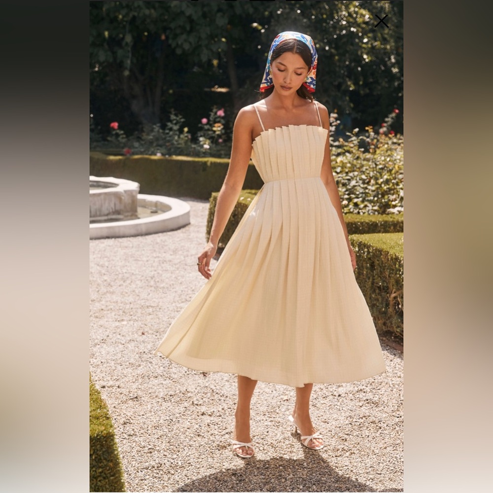 ASTR The Label Sunny Pleated Midi Dress